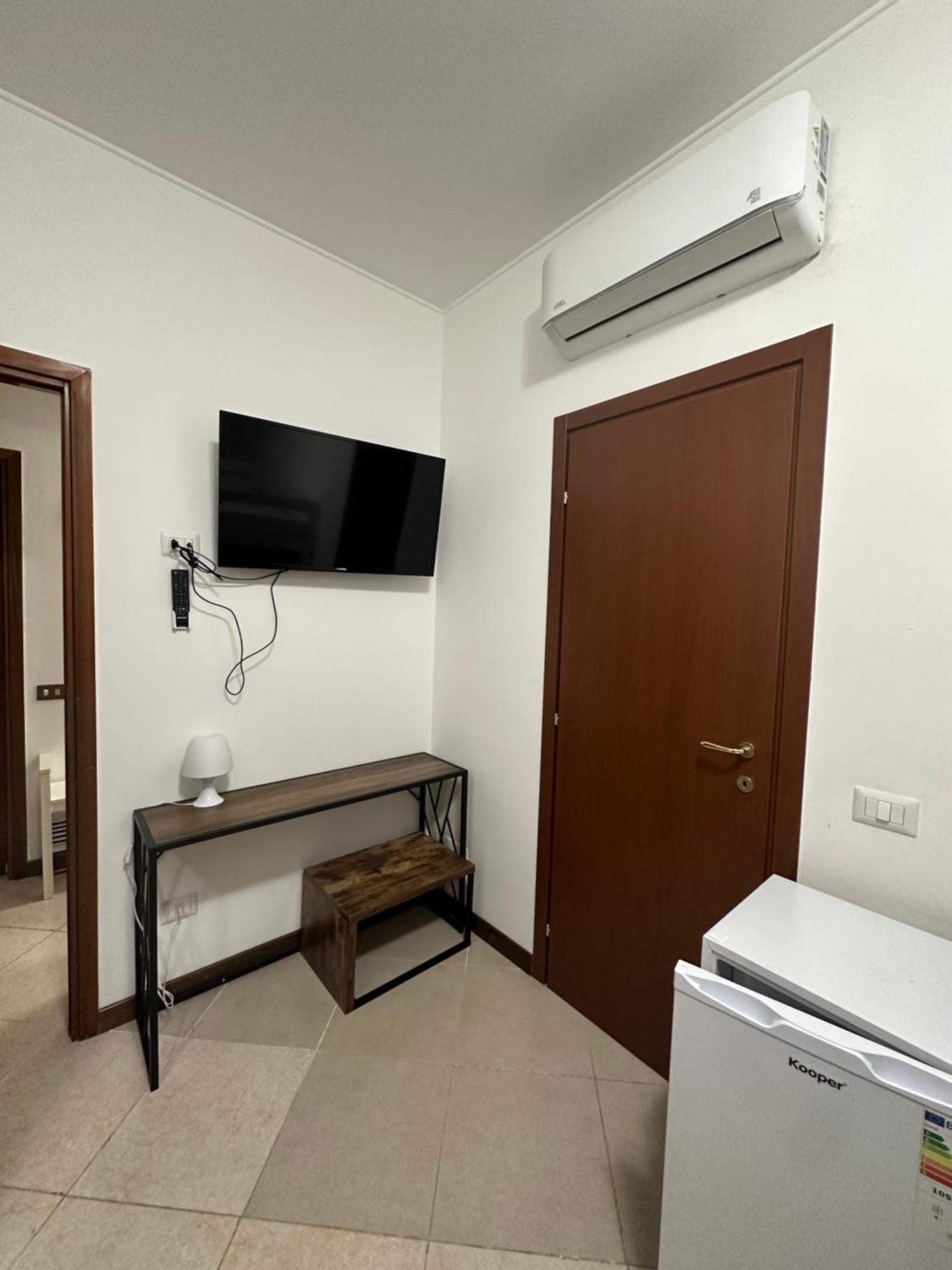 Gigli, Rooms Con Cucina In Comune E Terrazza Milánó Kültér fotó