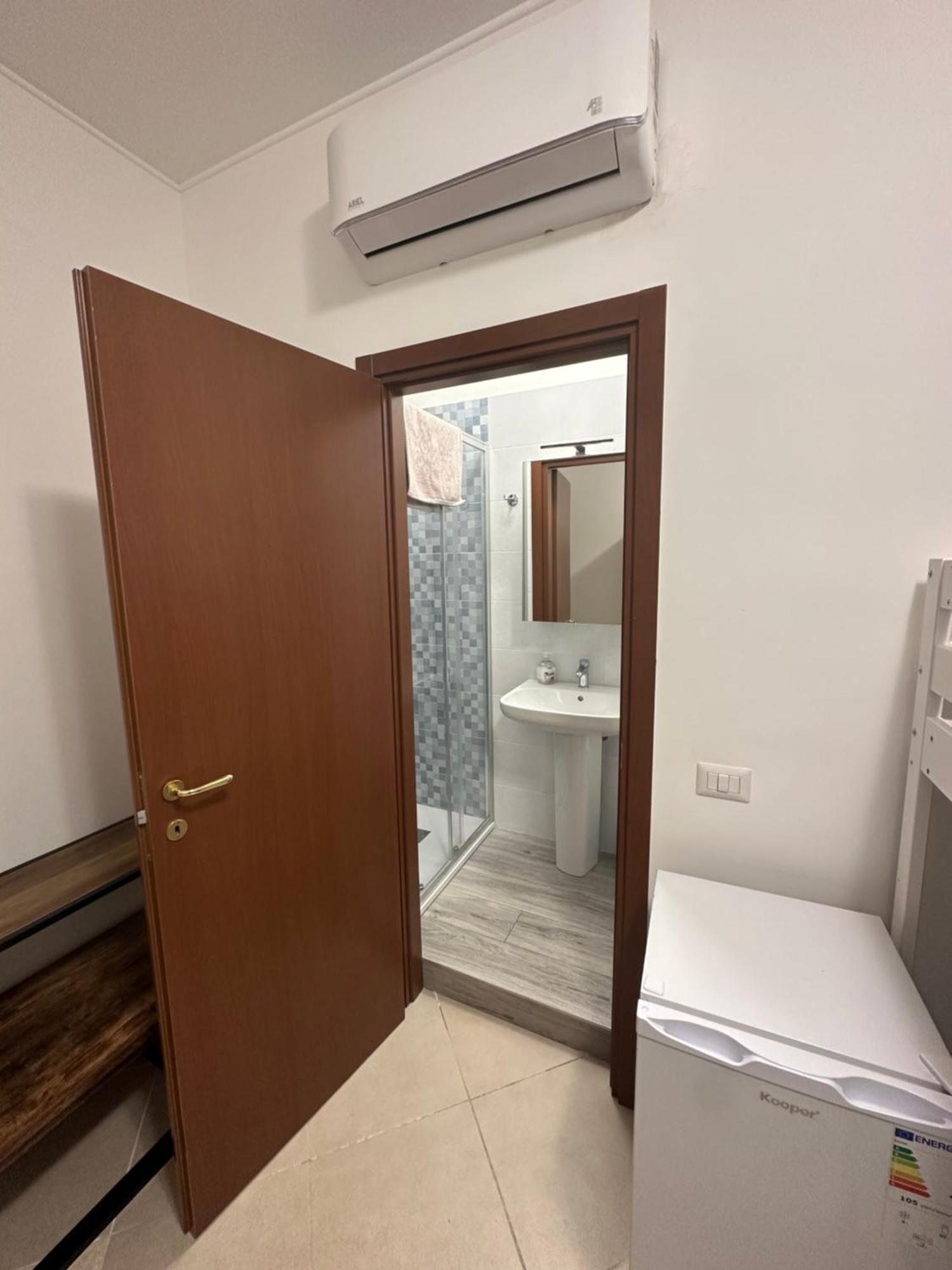 Gigli, Rooms Con Cucina In Comune E Terrazza Milánó Kültér fotó