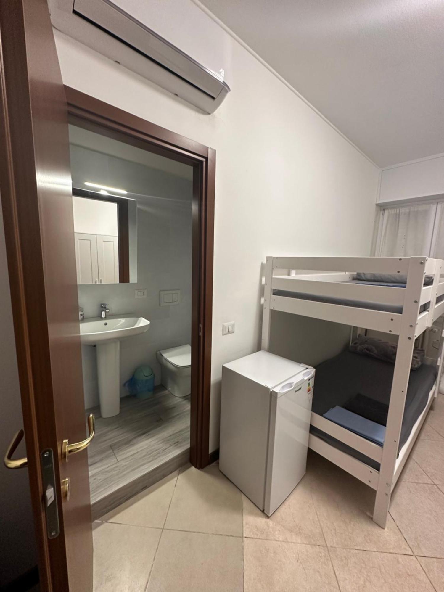 Gigli, Rooms Con Cucina In Comune E Terrazza Milánó Kültér fotó